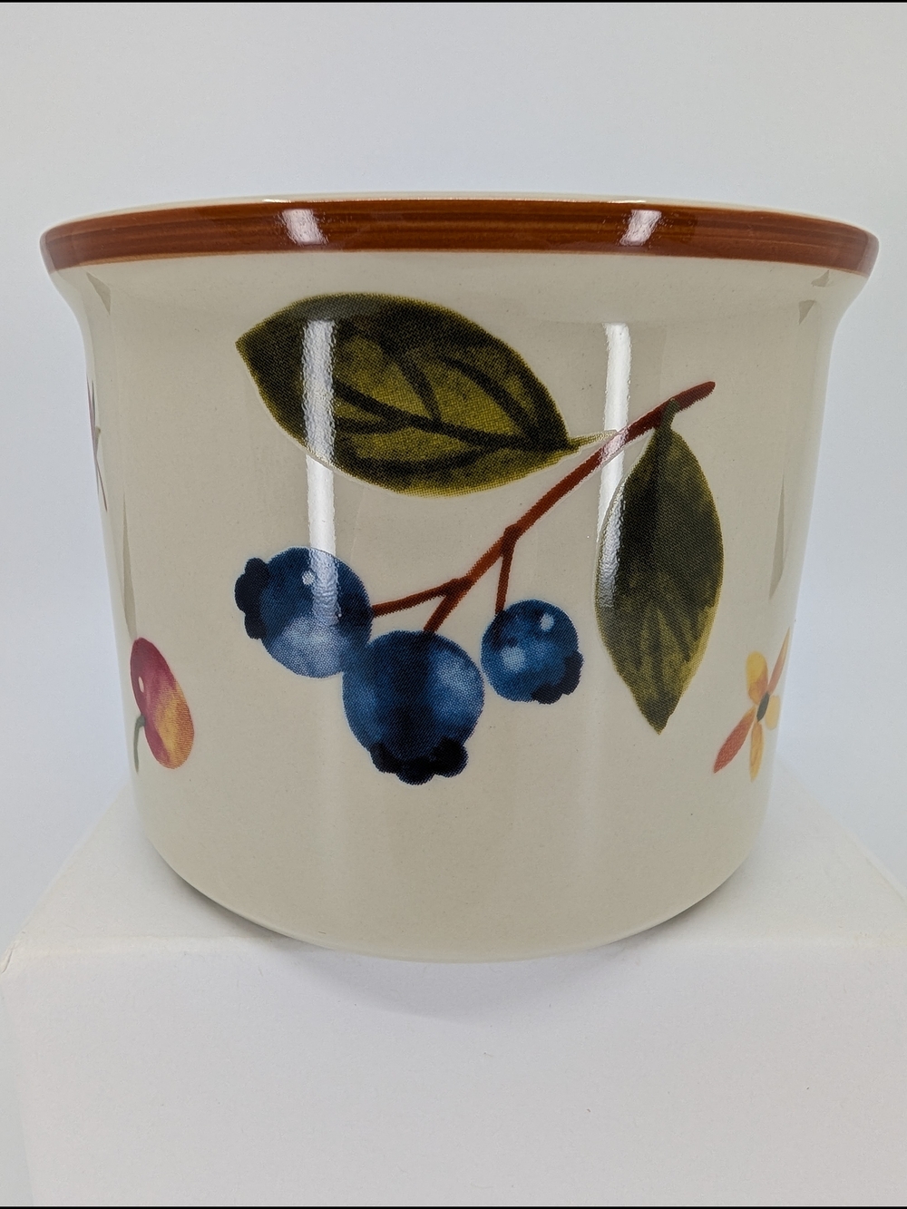 Longaberger Stoneware Pottery Berry Fruit Medley Botanical 1-Pint Crock & Lid - Picture 5 of 10